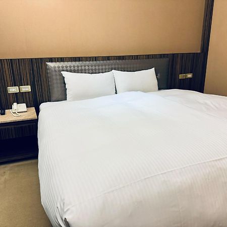 友愛京賞國際大飯店 Yoai Jing Shang Hotel Kaohsiung Bagian luar foto