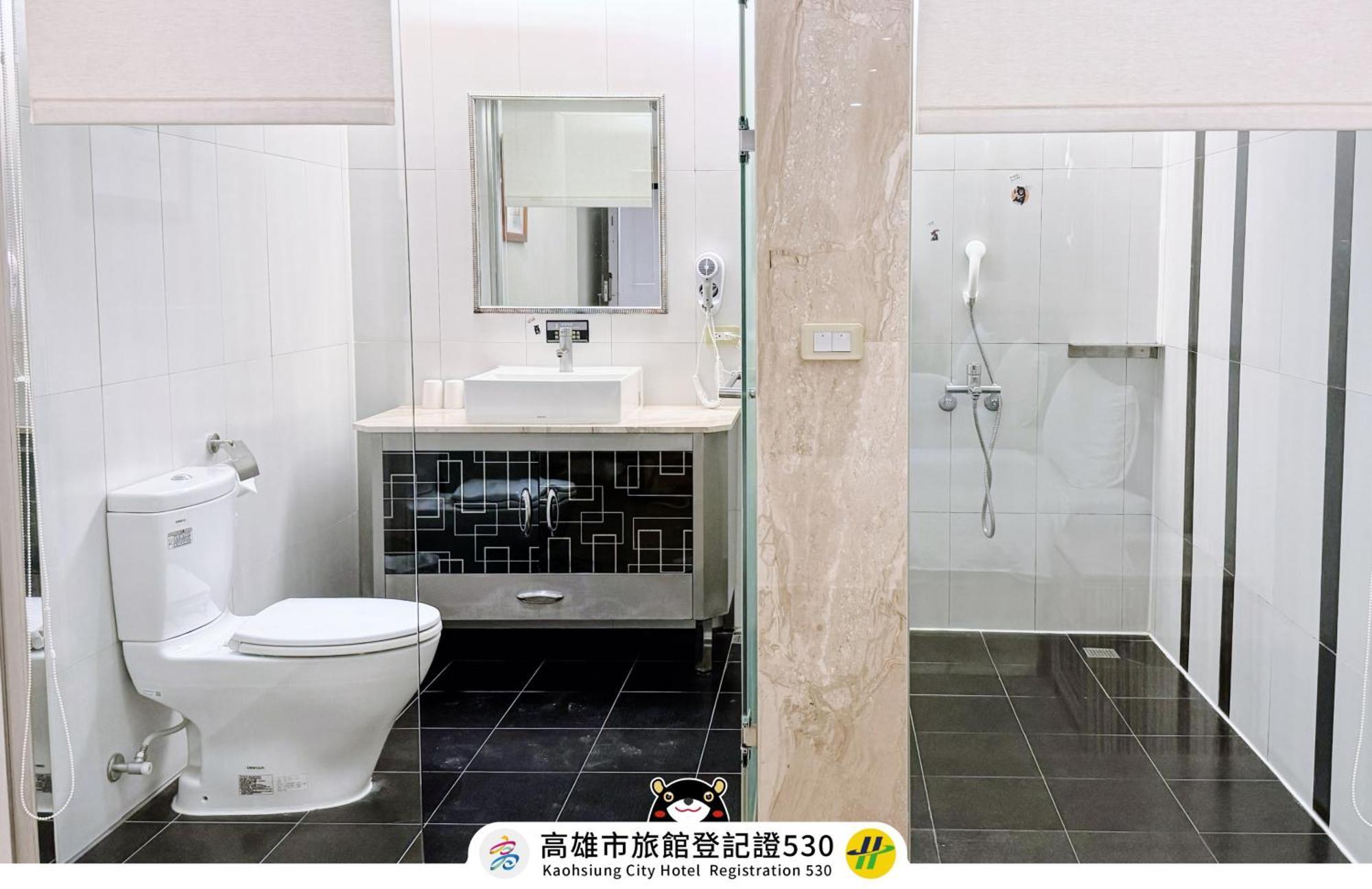 友愛京賞國際大飯店 Yoai Jing Shang Hotel Kaohsiung Bagian luar foto