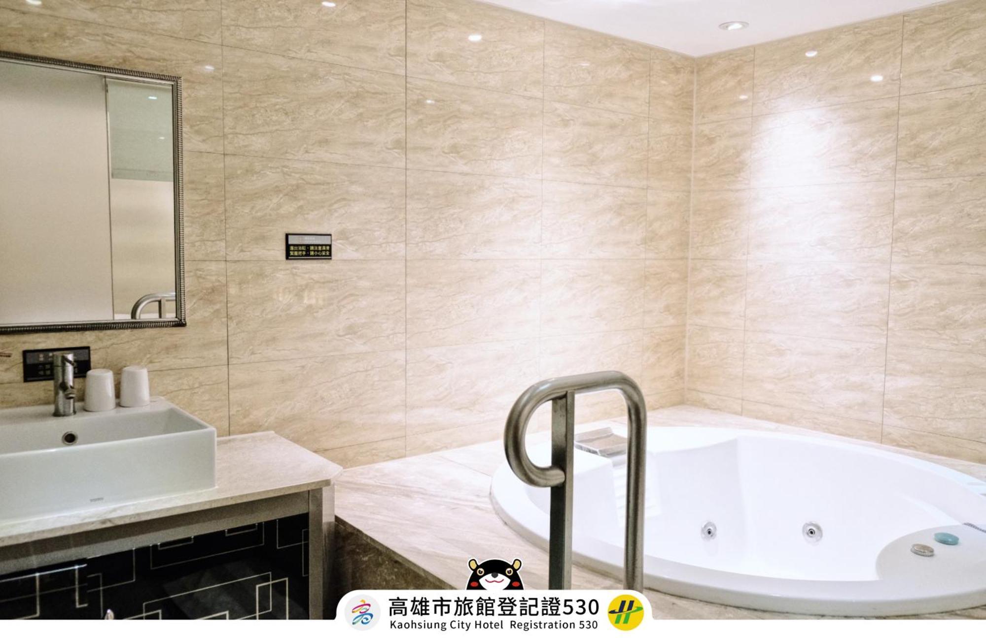 友愛京賞國際大飯店 Yoai Jing Shang Hotel Kaohsiung Bagian luar foto